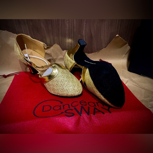 DONATED! Gold Felt Bottom Dance Shoes - Picture 4 of 6